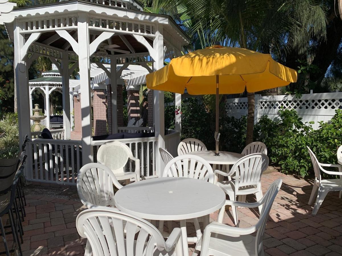סיינט פיט ביץ' Coconut Inn Pass-A-Grille Beach מראה חיצוני תמונה