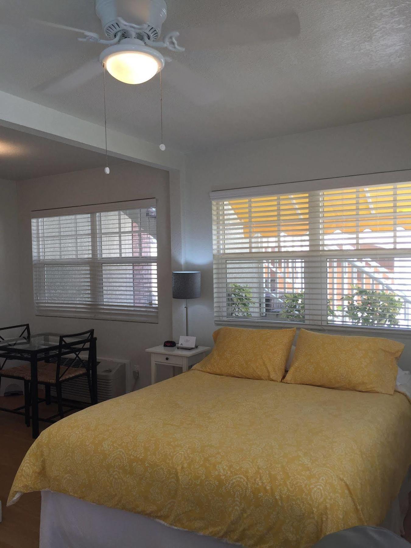סיינט פיט ביץ' Coconut Inn Pass-A-Grille Beach מראה חיצוני תמונה