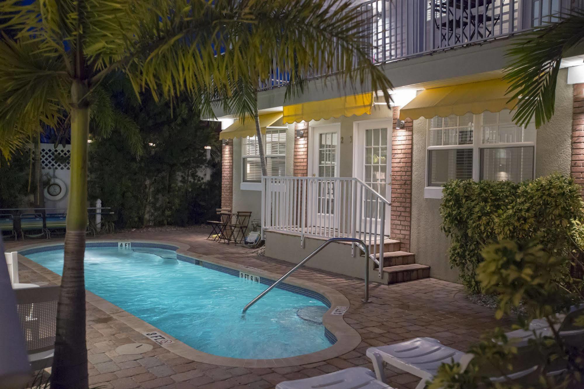 סיינט פיט ביץ' Coconut Inn Pass-A-Grille Beach מראה חיצוני תמונה