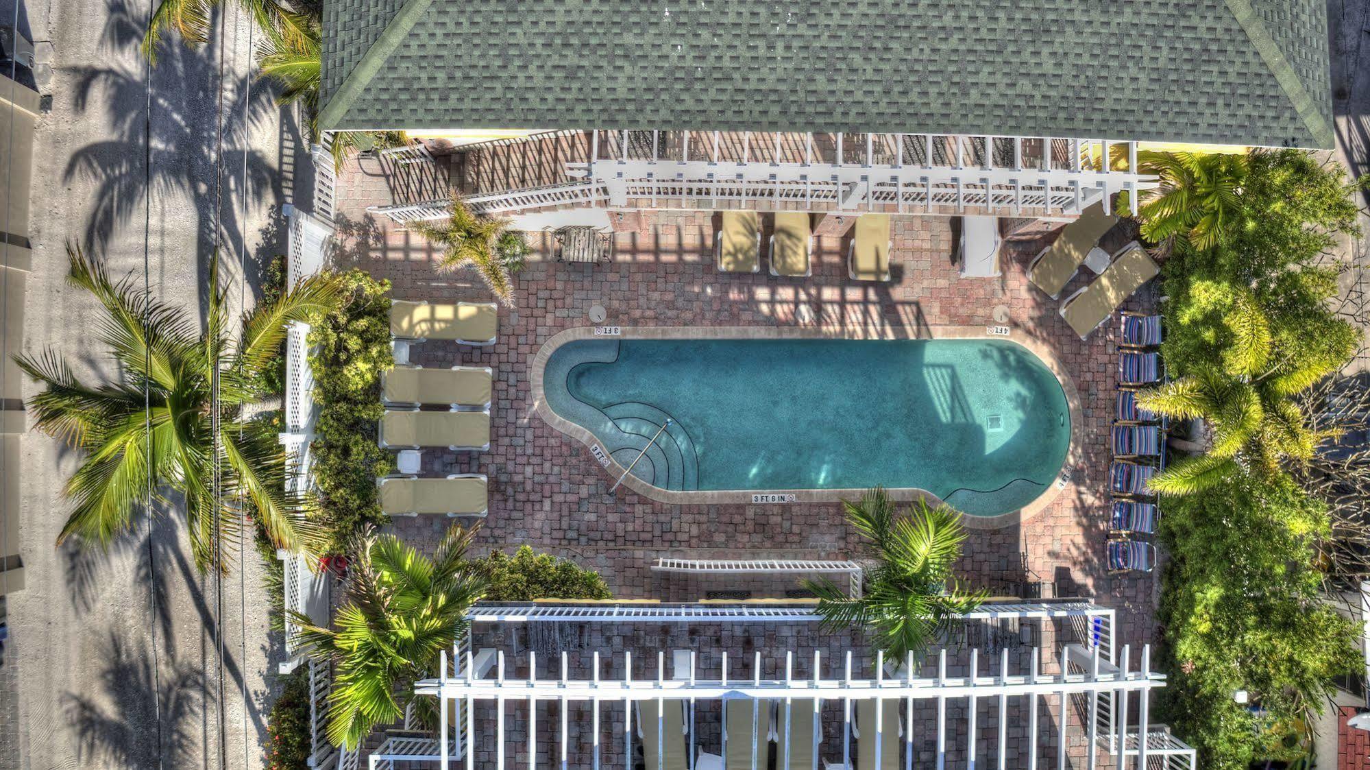 סיינט פיט ביץ' Coconut Inn Pass-A-Grille Beach מראה חיצוני תמונה